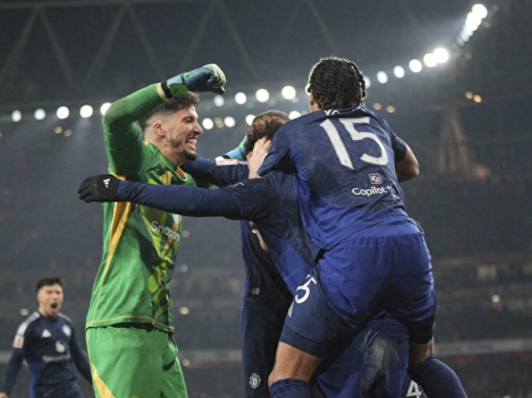 足球场上精彩绝伦的对决引人瞩目 足球场上精彩绝伦的对决引人瞩目