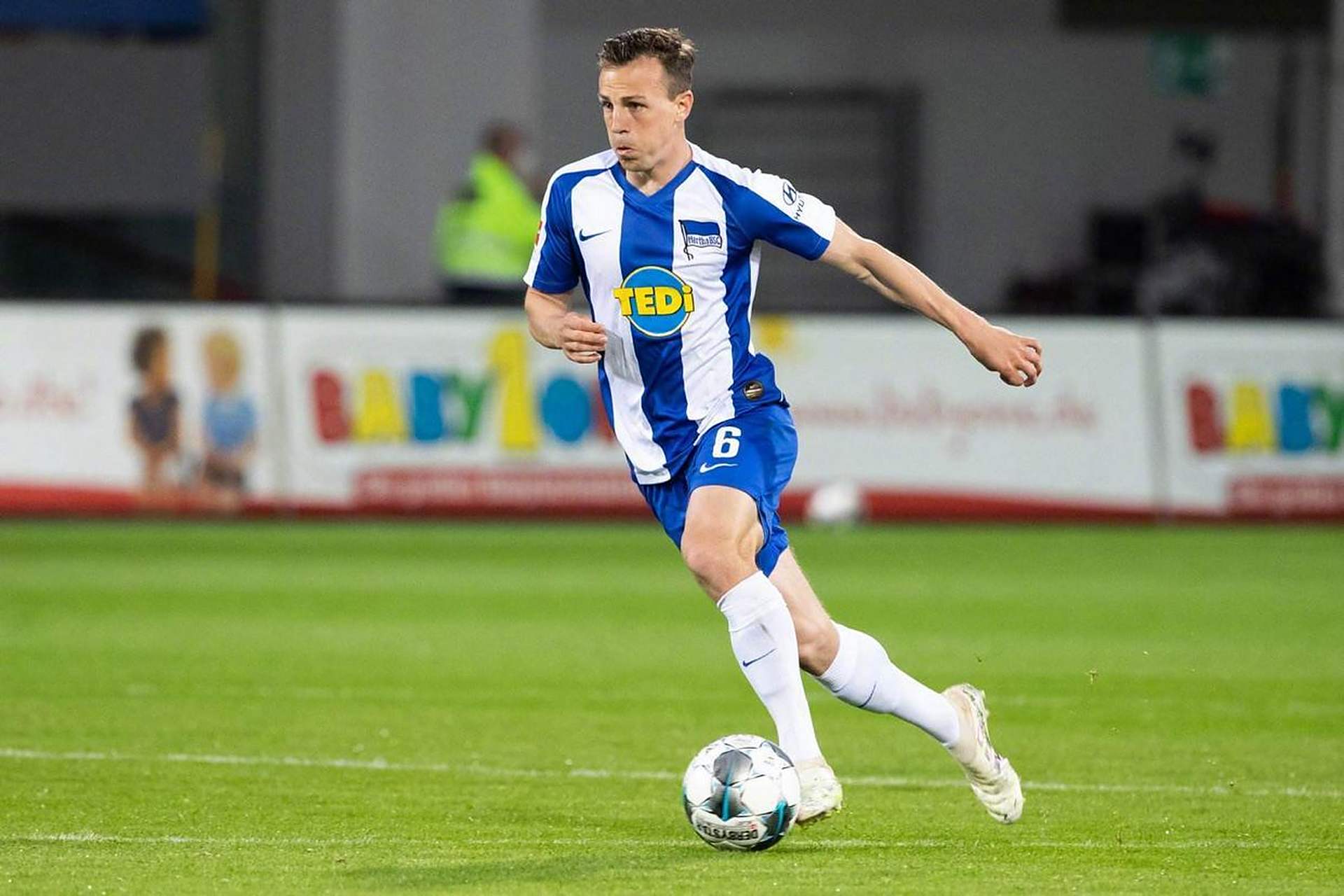 关于柏林赫塔惨败,斯图加特迎来反弹的信息 关于柏林赫塔惨败,斯图加特迎来反弹的信息