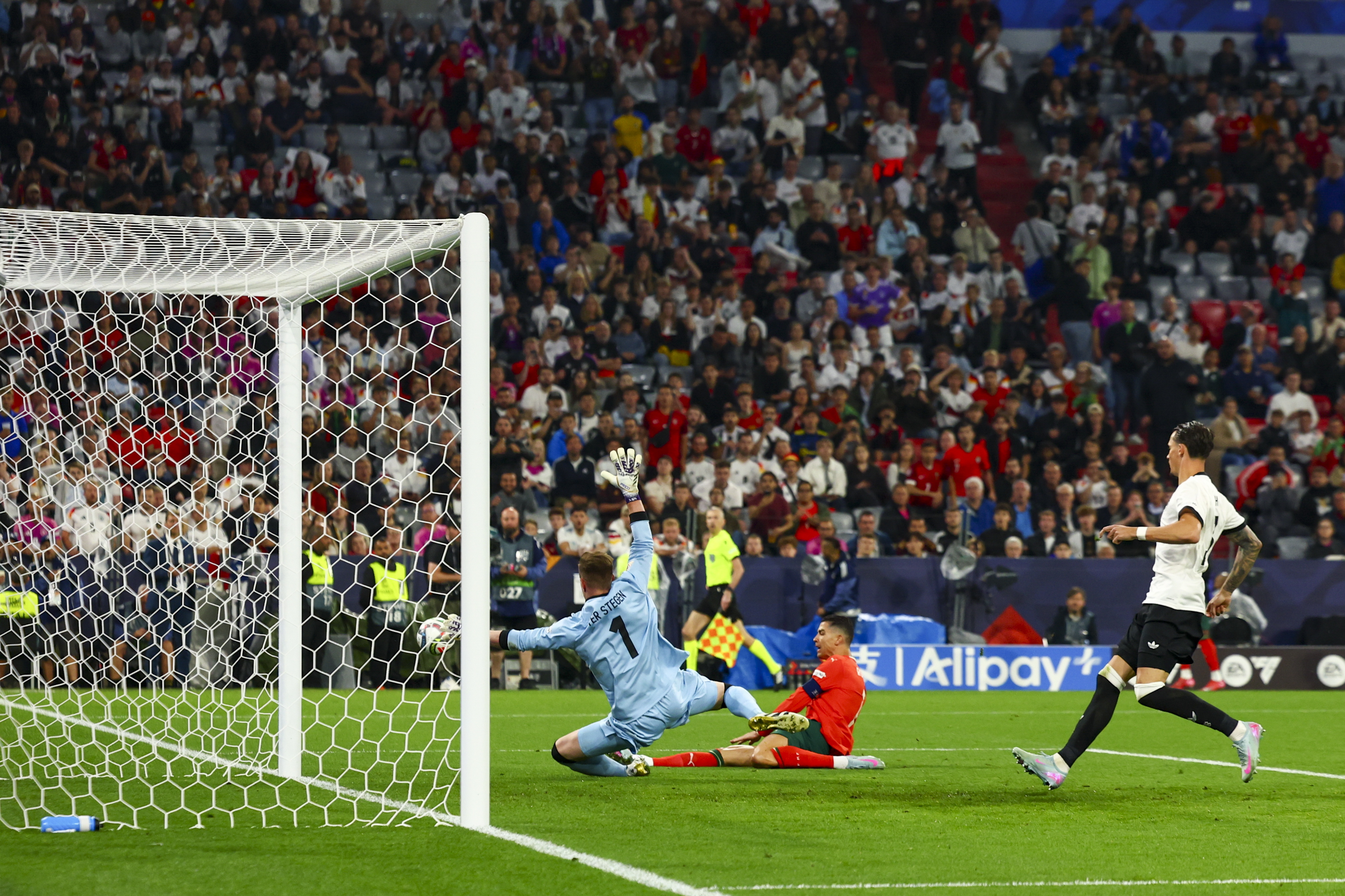 英格兰憾负荷兰遭淘汰,欧国联半决赛遗憾止步 英格兰憾负荷兰遭淘汰,欧国联半决赛遗憾止步