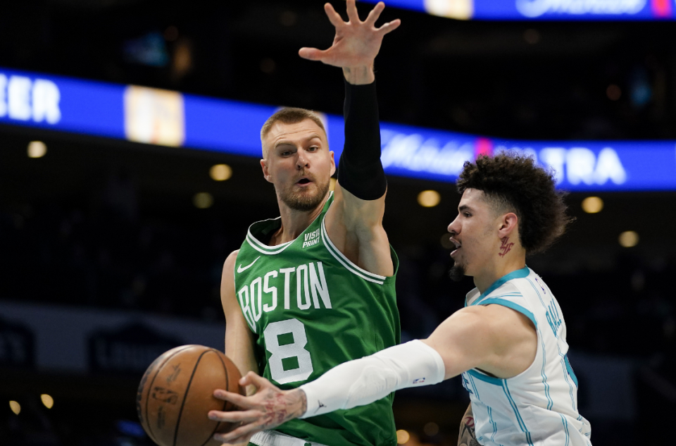 凯尔特人客场击败黄蜂，海沃德关键时刻挺身而出的简单介绍