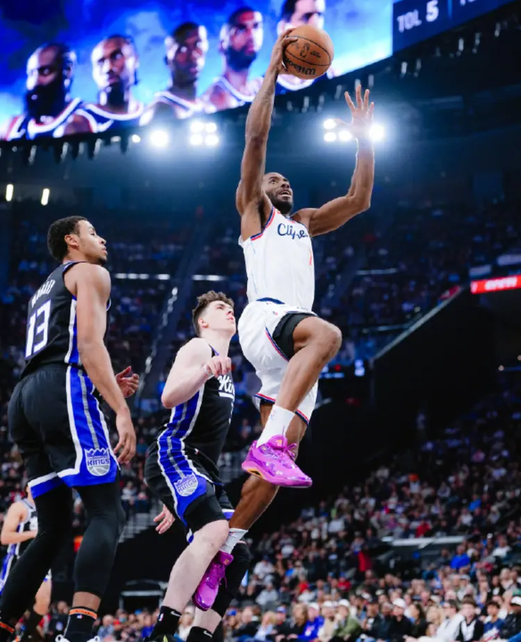 快船主帅遭无情开庭拒绝，球队多点开花击败尼克斯！