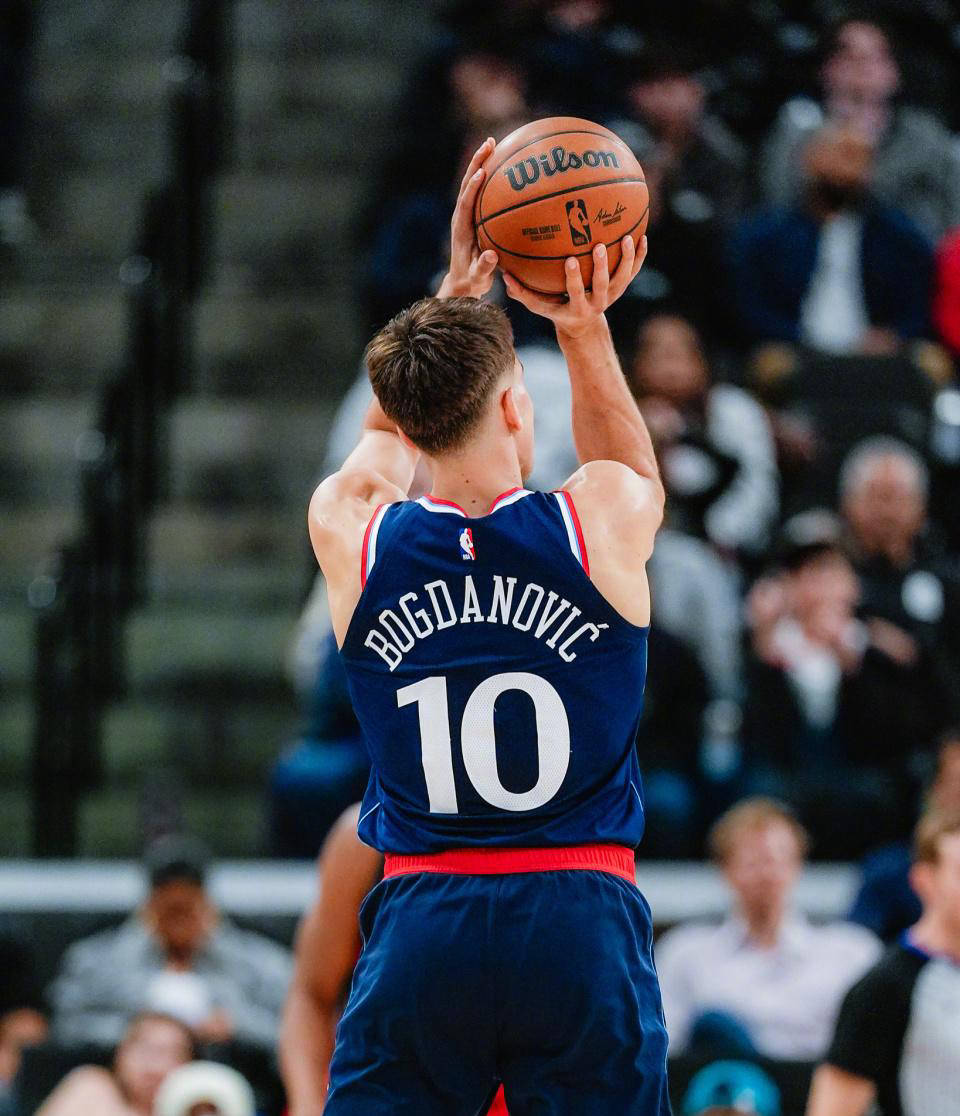 莱昂纳德砍下30+10，快船击败雷霆