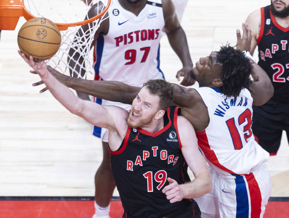 猛龙取得连胜，战胜活塞