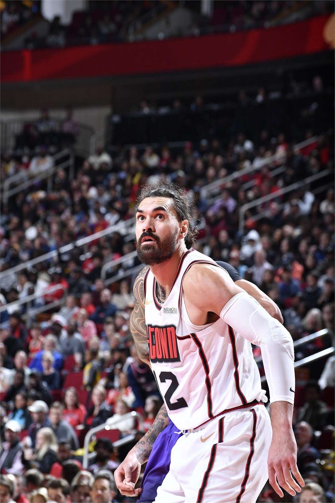 老鹰主场击败火箭,追平战绩 老鹰主场击败火箭,追平战绩